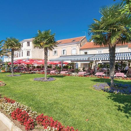 Awesome Apartment In Sveti Filip I Jakov W/ 1 Bedrooms Экстерьер фото