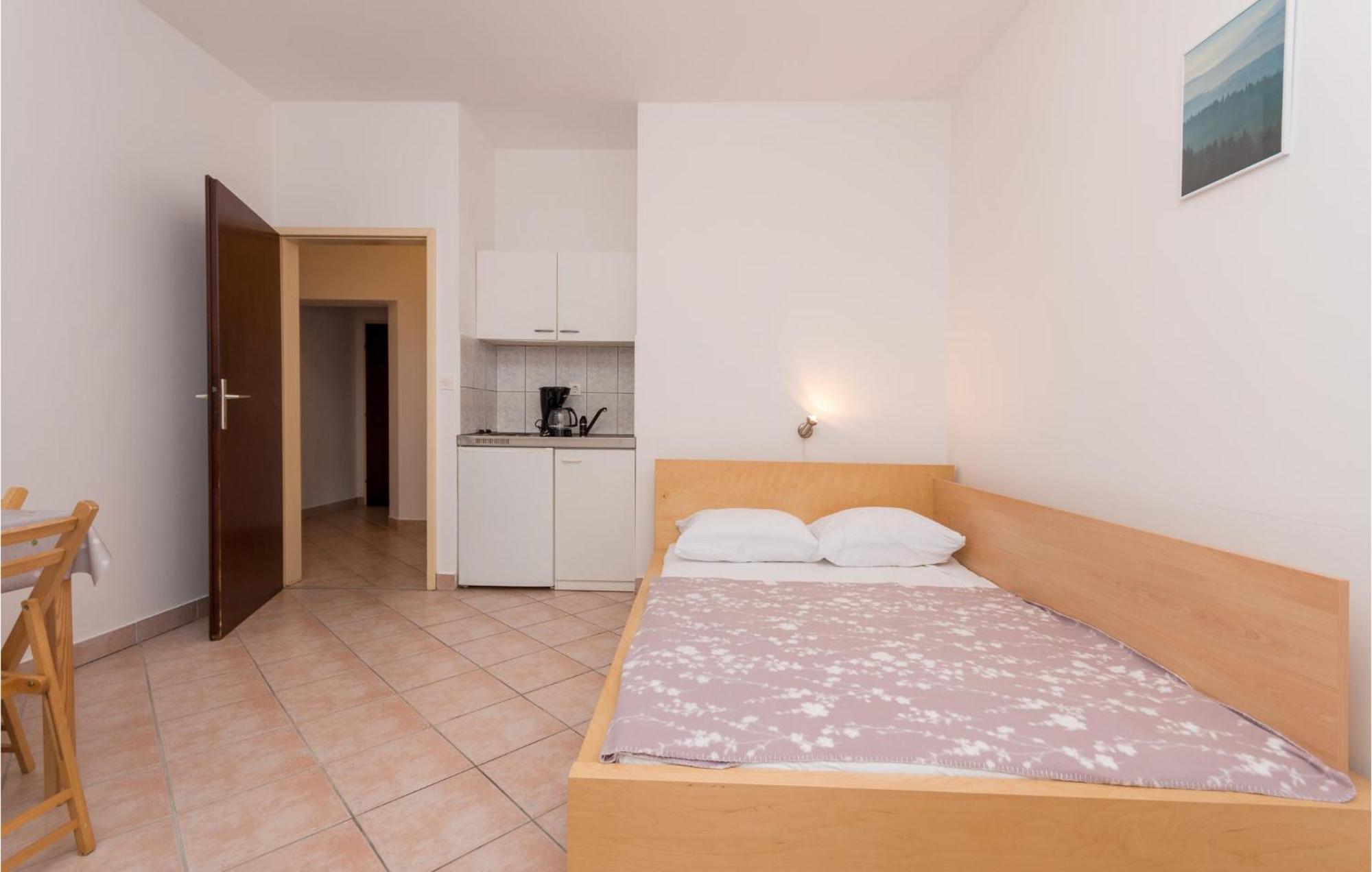 Awesome Apartment In Sveti Filip I Jakov W/ 1 Bedrooms Экстерьер фото